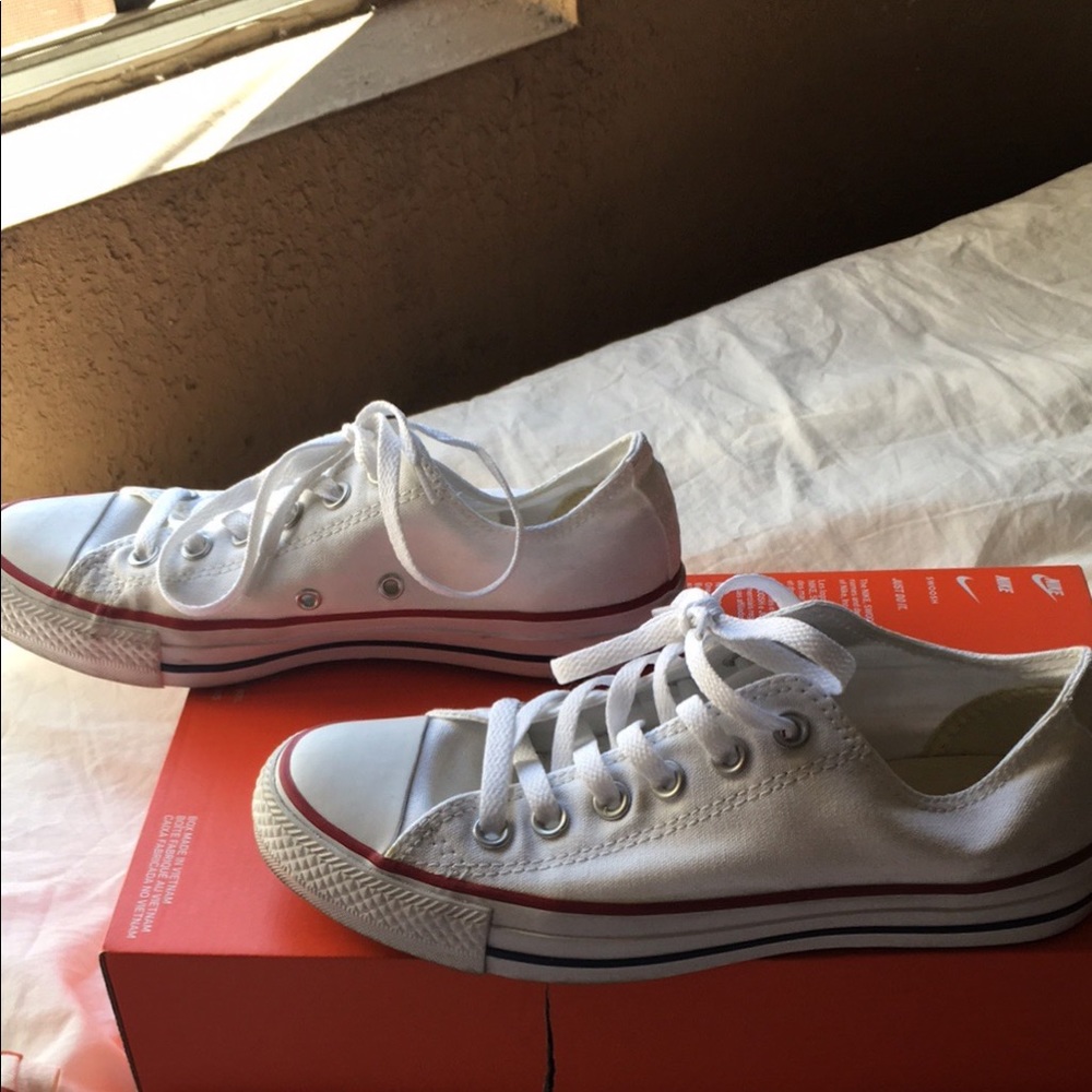 White converse & looney tunes shoes